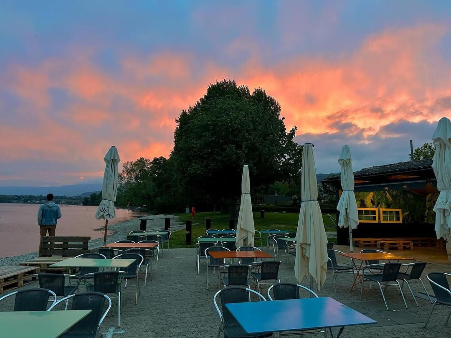 Buvette de la plage – Perroy Beach