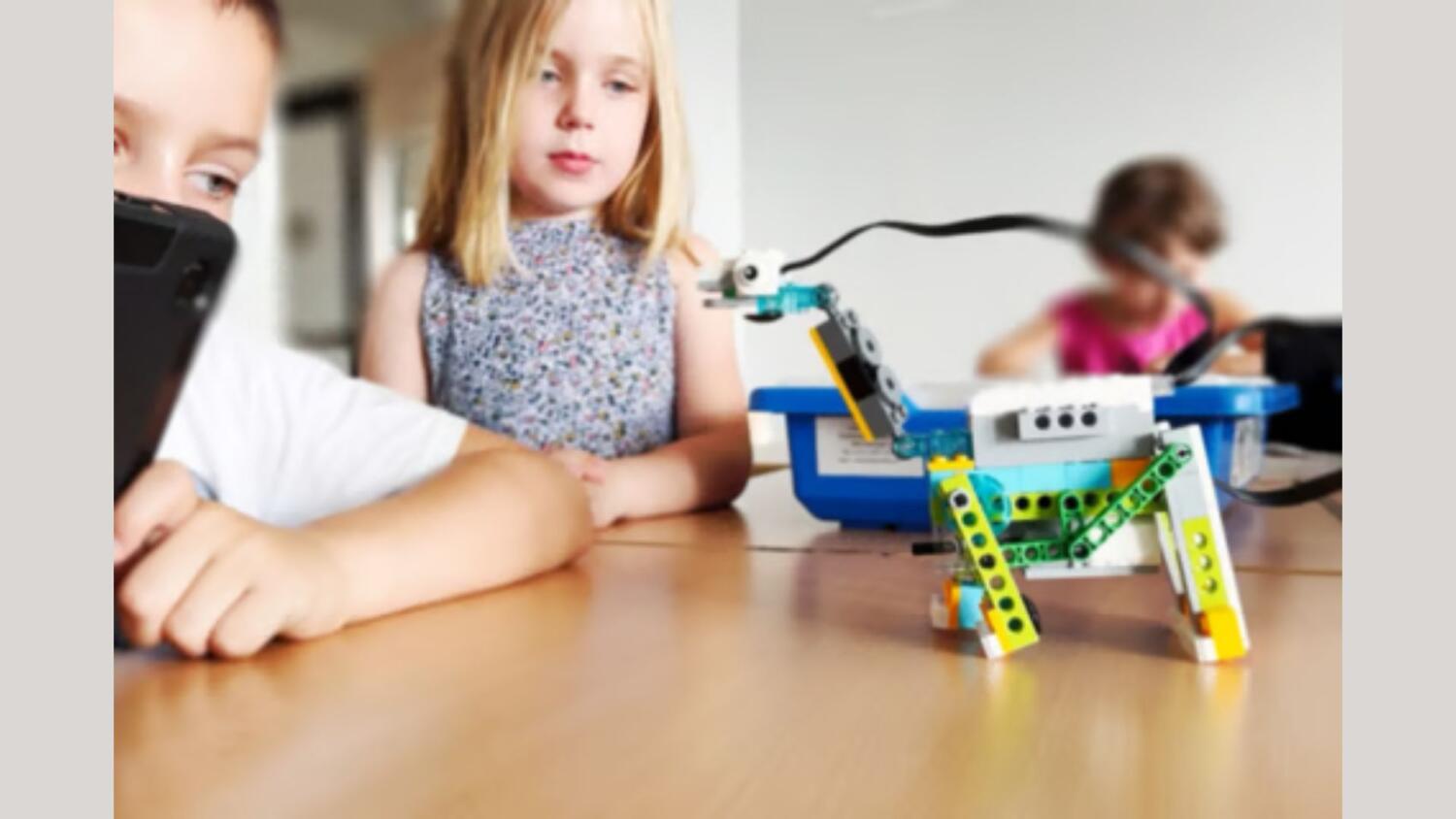 Cours hebdomadaires de robotique, jeux vidéo et 3D • De 5 à 14 ans