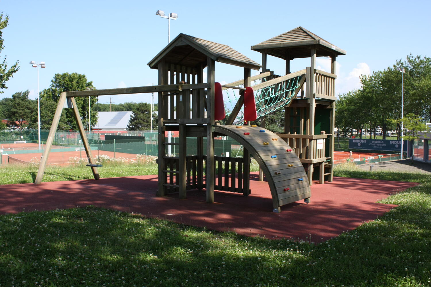 Place de jeux du centre sportif en Bord à Gland